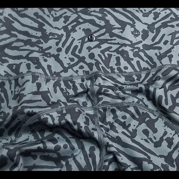 💕LULULEMON - EUC Hot to Street Crop (8) - Picture 9 of 10